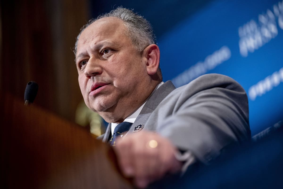 Archivo.- El secretario de Marina, Carlos Del Toro, habla en el almuerzo de cabezas de cartel del National Press Club en Washington, el 21 de febrero de 2023