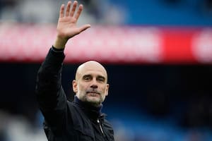 Manchester City confirmó que Pep Guardiola deja de ser su entrenador después de 10 años de éxitos