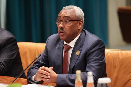 ARCHIVO - El vice primer ministro y ministro de Exteriores de Etiopía, Demeke Mekonnen, en una reunión con el secretario de Estado de Estados Unidos, Antony Blinken, en Riad, Arabia Saudí, el 8 de junio de 2023. (Ahmed Yosri/Pool Foto via AP, Archivo)
