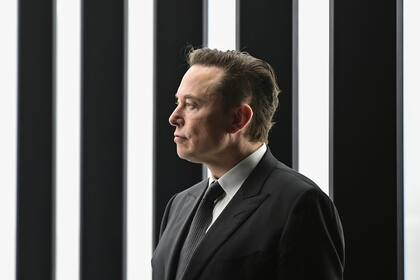 ARCHIVO  - Elon Musk, director ejecutivo de Tesla, acude a la inauguración de la fábrica de Tesla Berlin Brandenburg en Gruenheide, Alemania, el 22 de marzo de 2022. (Patrick Pleul/Pool vía AP, archivo)