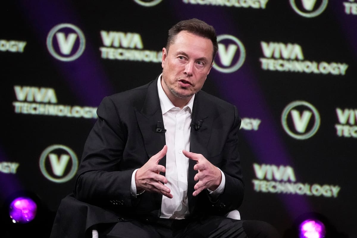ARCHIVO - Elon Musk, propietario de X, anteriormente conocido como Twitter, habla durante un evento en París, el 16 de junio de 2023. (AP Foto/Michel Euler, Archivo)