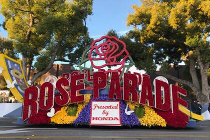 ARCHIVO - En esta foto del 1 de enero de 2020, se aprecia una carroza del Desfile de las Rosas en Pasadena, California (AP Foto/Michael Owen Baker, archivo)