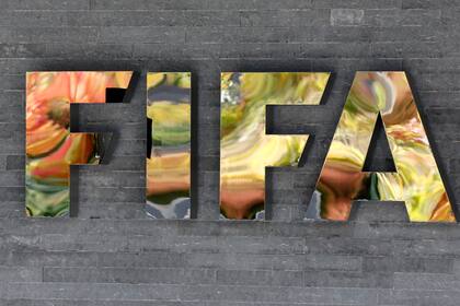 ARCHIVO - En esta foto del 25 de septiembre del 2015, las oficinas de la Federación Internacional de Fútbol (FIFA). (AP Foto/Michael Probst)
