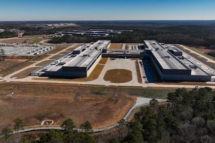 ARCHIVO - En imagen de archivo del 13 de enero de 2026, el centro de datos de Meta en Stanton Springs, en el condado Newton, Georgia. (Foto AP/Mike Stewart, archivo)
