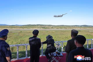 Kim Jong Un pide rápida expansión de drones en Corea del Norte y observa pruebas de armas