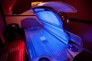 Lo que adolescentes y padres deben saber ante el resurgimiento del bronceado en EE.UU.
