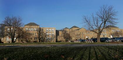 ARCHIVO - Esta fotografía muestra el campus del Centro Psiquiátrico Creedmoor, en Queens, Nueva York, (AP Foto/Frank Franklin, Archivo)