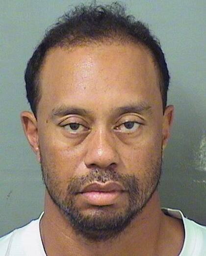 ARCHIVO - Esta imagen distribuida por la policía del condado de Palm Beach el 29 de mayo de 2017 muestra a Tiger Woods, tras su arresto (Palm Beach County Sheriff's office via AP, archivo)