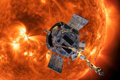 ARCHIVO - Esta imagen facilitada por la NASA muestra una representación artística de la sonda solar Parker acercándose al Sol. (Steve Gribben/Johns Hopkins APL/NASA vía AP)