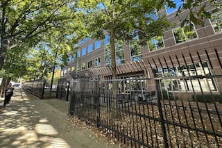 Acusan a hombre de Georgia de lanzar bomba molotov contra edificio de ICE en Atlanta