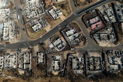 ARCHIVO - Esta vista aérea muestra las secuelas de un incendio forestal, el 17 de agosto de 2023, en Lahaina, Hawai. (Foto AP/Jae C. Hong, Archivo)