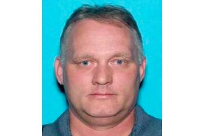 ARCHIVO - Foto sin fecha distribuida por el Departamento de Transportes de Pennsylvania, de Robert Bowers. Bowers, un camionero que mató a tiros a 11 feligreses en una sinagoga en Pittsburgh, fue declarado culpable el viernes 16 de junio de 2023. (Pennsylvania Department of Transportation via AP, File)