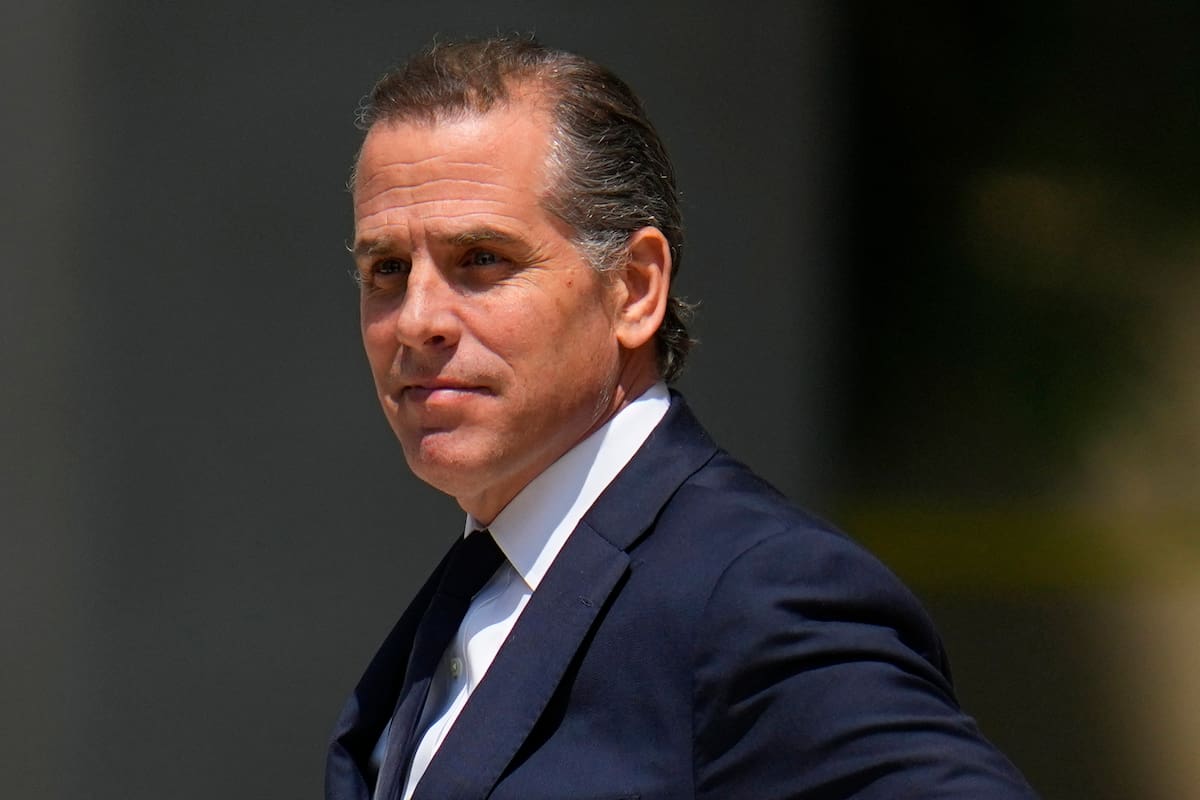 ARCHIVO - Hunter Biden, hijo del presidente Joe Biden, sale de una audiencia judicial en Wilmington, Delaware, 26 de julio de 2023.(AP Foto/Julio Cortez, File)