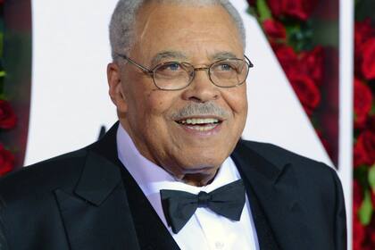 ARCHIVO - James Earl Jones llega a la ceremonia de los premios Tony el 12 de junio de 2016, en Nueva York. (Charles Sykes/Invision/AP, Archivo)