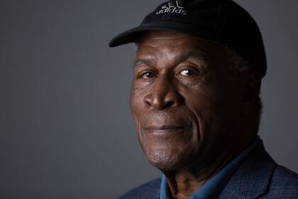 ARCHIVO - John Amos posa para un retrato el 11 de mayo de 2016 en Nueva York. Amos, quien interpretó al patriarca de la familia en la exitosa comedia de los años 1970 "Good Times" y obtuvo una nominación al Emmy por su papel en la miniserie de 1977 "Roots", falleció. Tenía 84 años. (Foto Amy Sussman/Invision/AP, archivo)