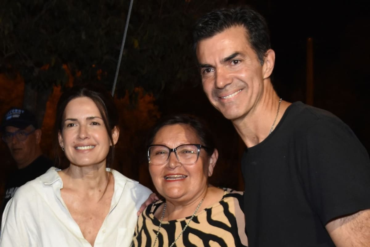 ARCHIVO.- Juan Manuel Urtubey, de campaña en Salta junto a su esposa, la actriz Isabel Macedo, este año
