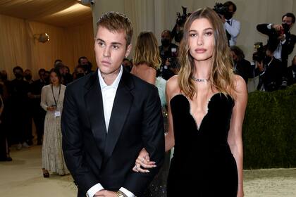 ARCHIVO - Justin Bieber y Hailey Bieber asisten a la gala del Instituto del Vestido del Museo Metropolitano de Arte de Nueva York, el 13 de septiembre de 2021, en Nueva York. (Foto por Evan Agostini/Invision/AP, Archivo)