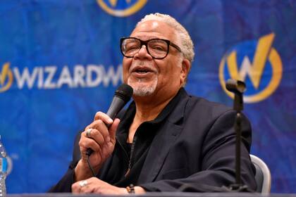 ARCHIVO - Ken Page aparece en Wizard World en Chicago el 25 de agosto de 2019. Page, un actor de teatro y cine que protagonizó junto a Beyoncé en "Dreamgirls" y presentó al público de Broadway el Old Deuteronomy en "Cats" además de hacer la voz de Oogie Boogie en cine , falleció. Tenía 70 años. (Foto Rob Grabowski/Invision/AP, archivo)