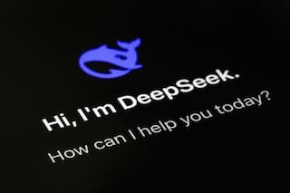 China defiende a DeepSeek tras el veto de EEUU a su IA en sistemas gubernamentales