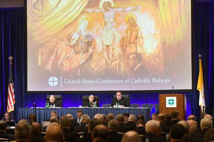 ARCHIVO - La Conferencia de Obispos Católicos de los Estados Unidos sostiene su asamblea general el martes 12 de noviembre de 2019 en Baltimore. (AP Foto/Steve Ruark, Archivo)