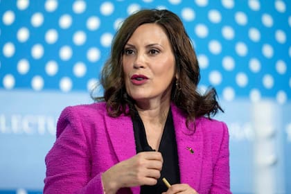 ARCHIVO - La gobernadora de Michigan, Gretchen Whitmer, habla en la Cumbre de Inversión SelectUSA, el 4 de mayo de 2023, en Oxon Hill, Maryland. (AP Foto/Alex Brandon, Archivo)