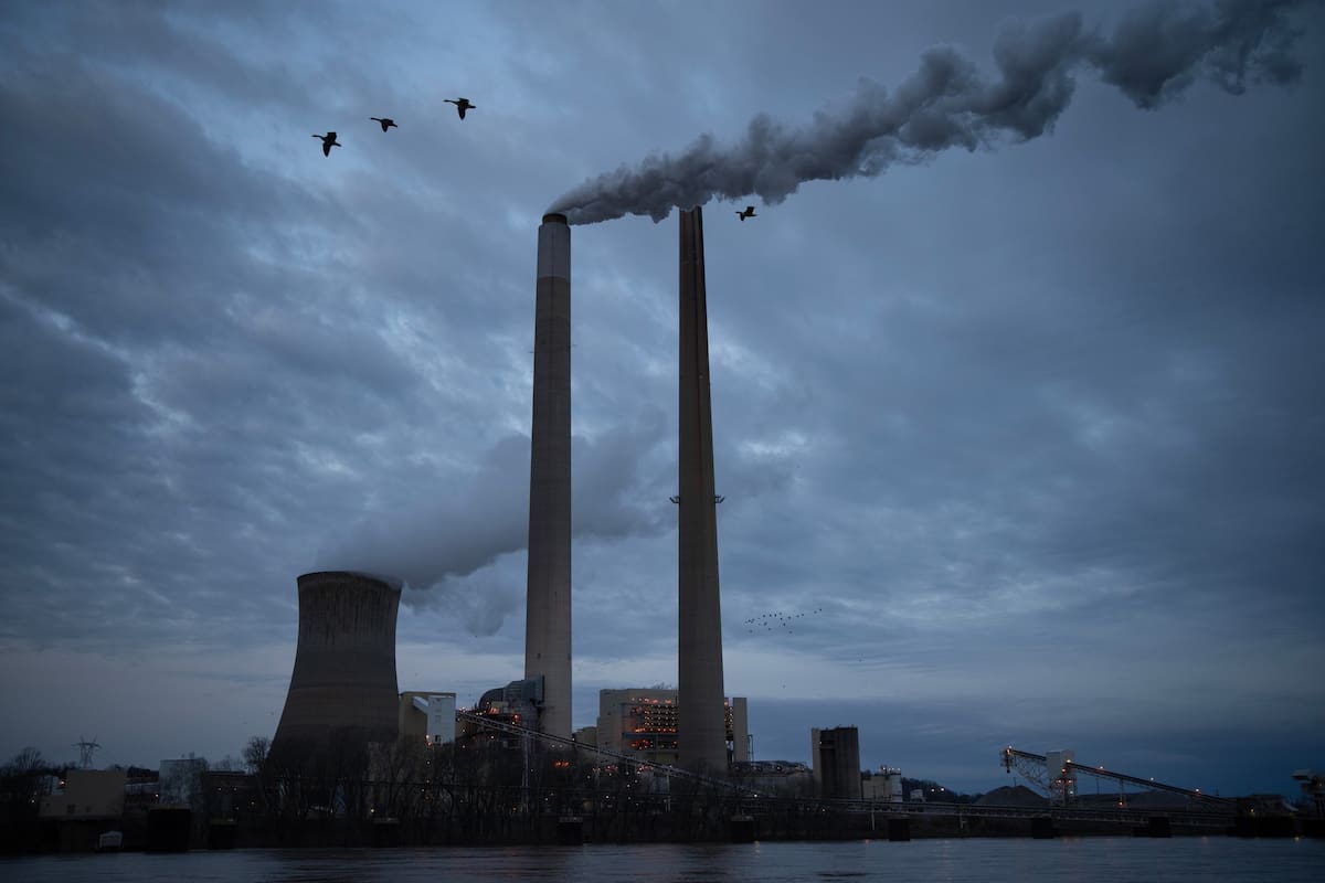 ARCHIVO - La planta eléctrica de carbón Mountaineer Power Plant, cerca de New Haven, Viginia Occiden