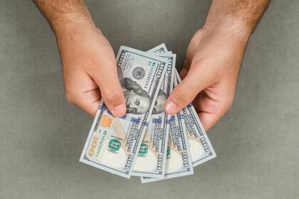 (Archivo) La propuesta de Donald Trump contempla aplicar un impuesto a las remesas del 3,5% para los migrantes indocumentados en Estados Unidos