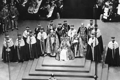 ARCHIVO -  La Reina Isabel es la monarca más longeva del Reino Unido, y este domingo celebra 70 años en el trono con el Jubileo de Diamante.  (AP Photo, File)