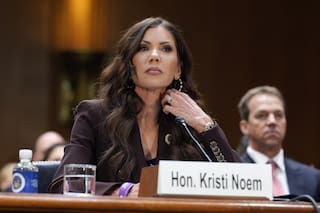 La exsecretaria de Seguridad Nacional de EE.UU., Kristi Noem, se divorcia tras 34 años de matrimonio