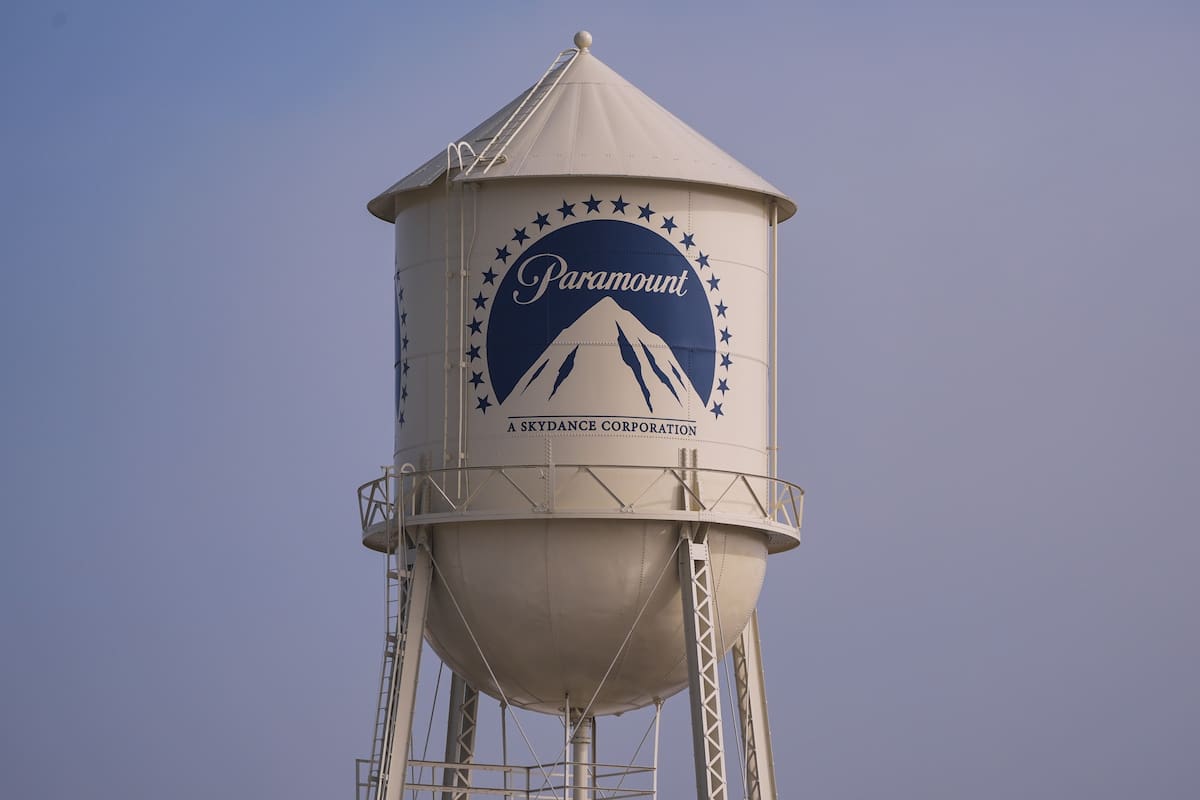 ARCHIVO - La torre de agua de Paramount Pictures en Los Ángeles el 17 de diciembre de 2025. (Foto AP