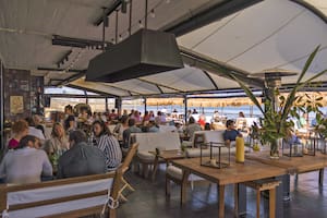 ARCHIVO-. Los ciudadanos argentinos se preparan para las vacaciones de verano.
