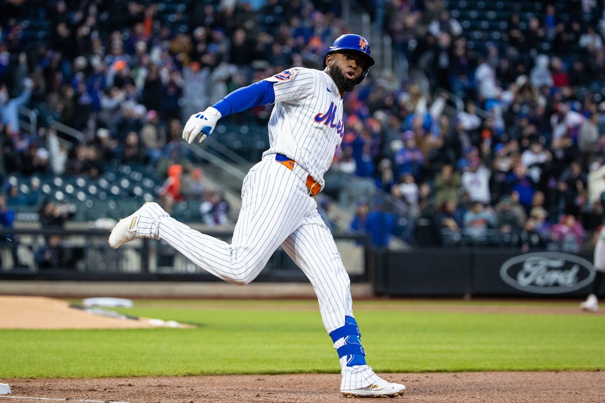 ARCHIVO - Luis Robert Jr., de los Mets de Nueva York recorre las bases después de un jonrón solitari