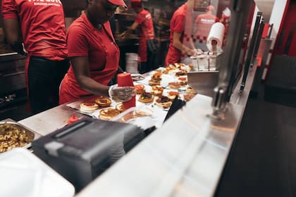 (Archivo) McDonald's lanza una estrategia para combatir la inflación para los clientes