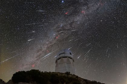 ARCHIVO - meteoros de la lluvia de estrellas (NSF/NOIRLab via AP, archivo)