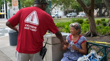 ARCHIVO - Miami-Dade anunció la apertura de un nuevo refugio para 80 personas con el fin de evitar los campamentos en las calles en plena ola de calor del verano (AP Foto/Lynne Sladky, archivo)