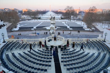 ARCHIVO - Miembros de las fuerzas militares de Estados Unidos durante un ensayo el 12 de enero de 2025 en el Capitolio federal, en Washington, previo a la toma de posesión del presidente electo Donald Trump. (AP Foto/Pablo Martinez Monsivais, Archivo)