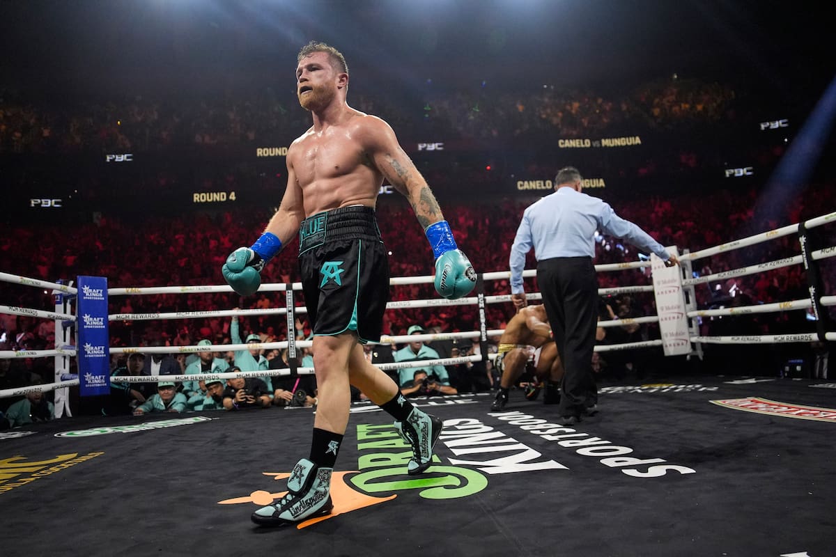 ARCHIVO - Perdió el mexicano Saúl "Canelo" Álvarez este sábado 13 de septiembre (AP Foto/John Locher, archivo)