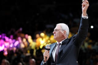 Lakers presentarán el próximo año una estatua del entrenador campeón Phil Jackson