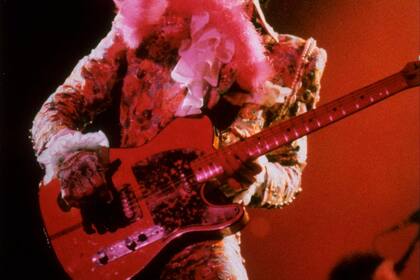 ARCHIVO - Prince da un concierto en Houston el 11 de enero de 1985. (Foto AP/F. Carter Smith, archivo)
