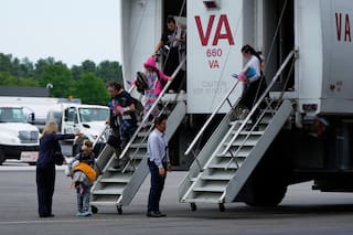 El gobierno de Trump dice al Congreso que admitirá a 17.500 refugiados blancos sudafricanos en 2027