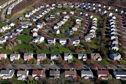ARCHIVO - Un desarrollo inmobiliario en Cranberry Township, Pensilvania, el 29 de marzo de 2024. (AP Foto/Gene J. Puskar)