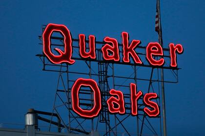 ARCHIVO - Un letrero de Quaker Oats en Cedar Rapids, Iowa, el martes 8 de junio de 2021. (Rebecca F. Miller/The Gazette vía AP, Archivo)