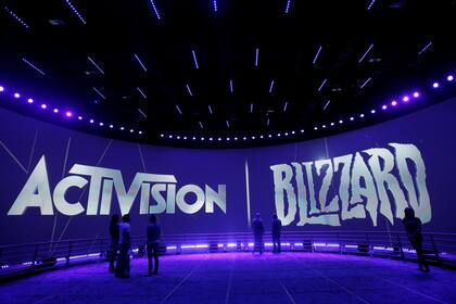 Archivo - Un stand de Activision Blizzard durante la Feria del Entretenimiento Electrónico en Los Ángeles, el 13 de junio de 2013. (AP Foto/Jae C. Hong, Archivo)
