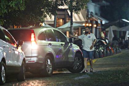 ARCHIVO-. Una ciudadana le dio $100 a un "trapito" y el modo en que el hombre reaccionó la dejó atónita.