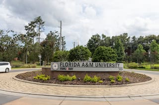 Al menos 12 heridos en un tiroteo cerca de un estadio universitario de fútbol americano en Florida