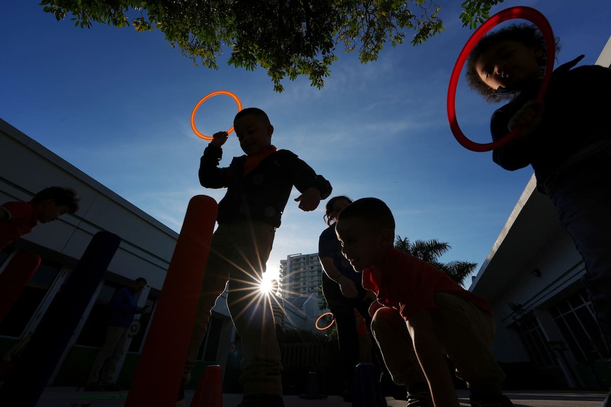 ARCHIVO – Varios niños juegan después del horario de clases en el programa Head Start en Easterseals
