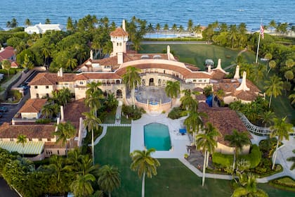 ARCHIVO - Vista aérea de la finca Mar-a-Lago de Donald Trump tomada el 10 de agosto de 2022 en Palm Beach, Florida. (AP Foto/Steve Helber, Archivo)