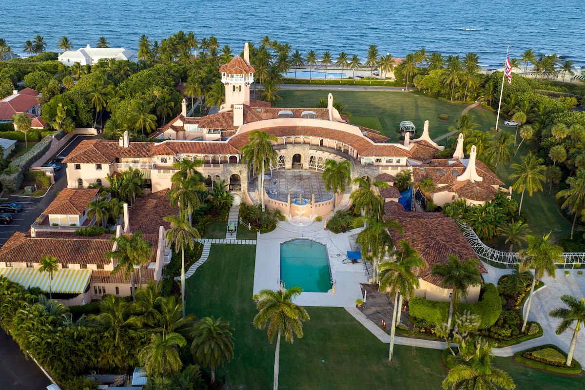 ARCHIVO - Vista aérea de la propiedad Mar-a-Lago del presidente Donald Trump, captada el 10 de agost