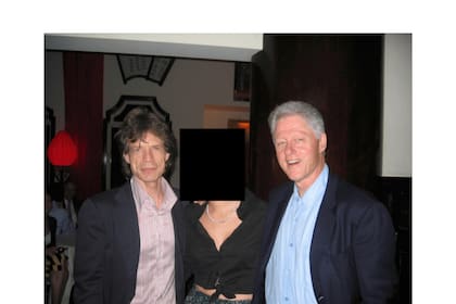 Archivos de Epstein recién publicados incluyen fotos de Bill Clinton
