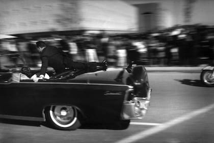 Archivos de JFK recién divulgados revelaron datos personales; se prevén acciones legales